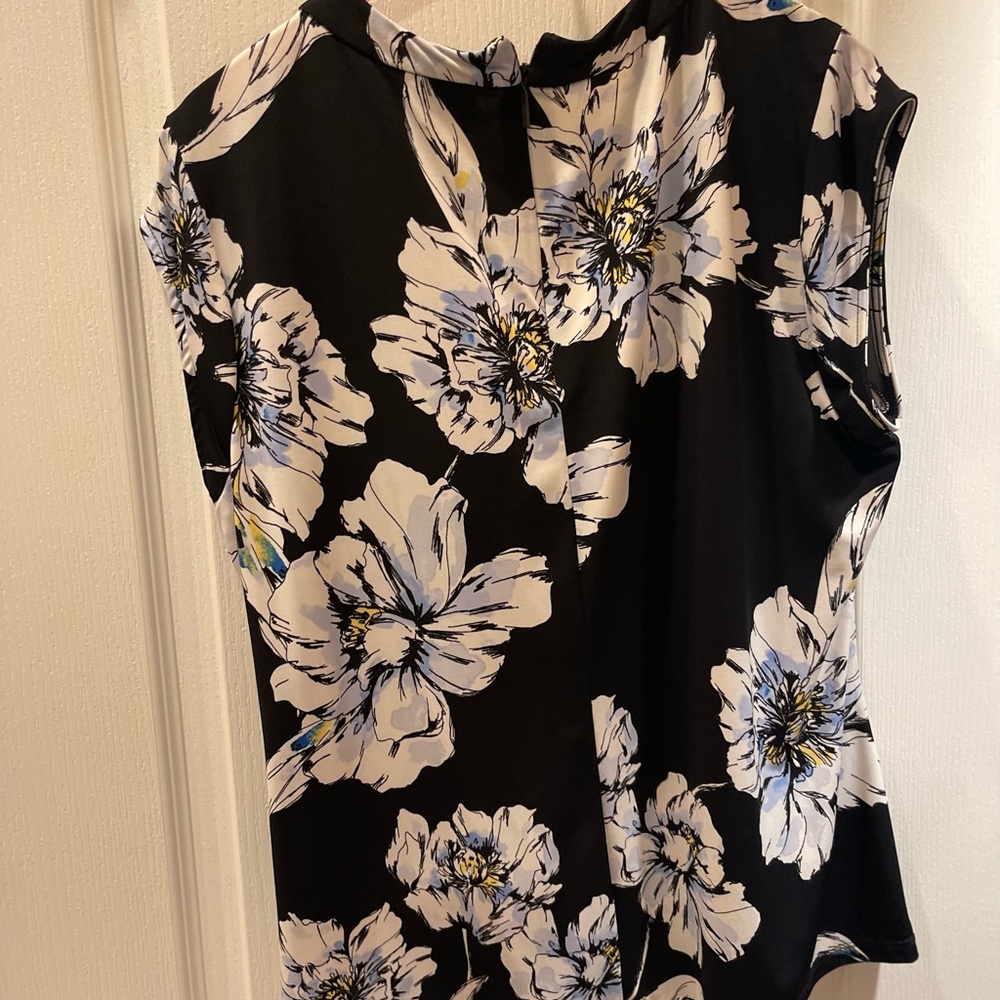 Polyester Top with bow size L - Picture 6 of 6